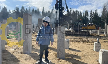 Забивка свай ведется установками КБУРГ производства ООО «БашСтрой»  2.04.2026 -3